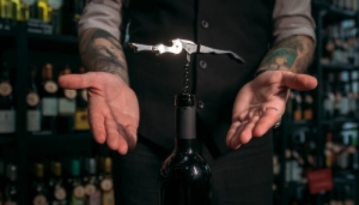 как открыть вино